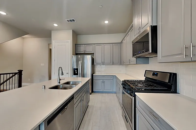4 bed, 3.5 bath, 2288 sqft, $3,295 — Photo 4