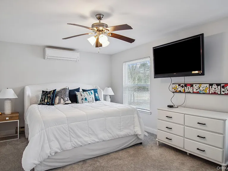 30 Squires Blvd — Photo 9