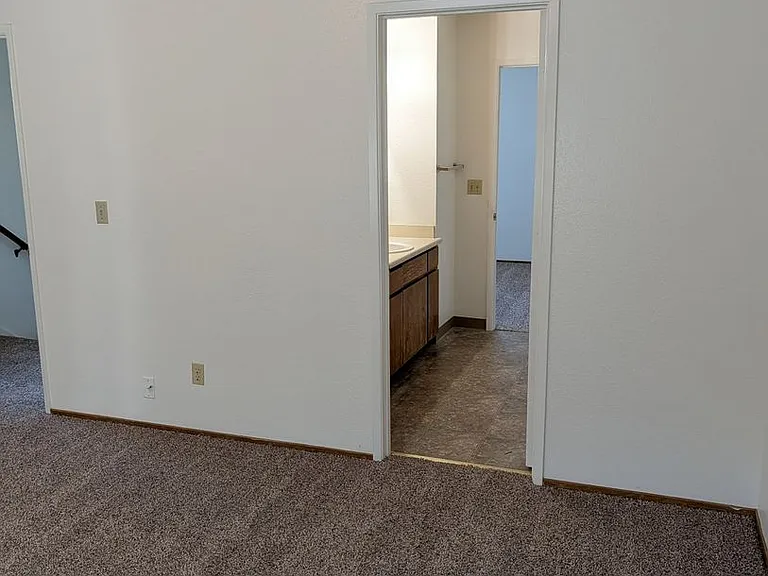 2333 Ferry St — Photo 10
