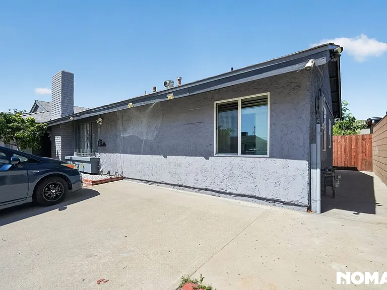7705 Babcock Ave — Photo 21