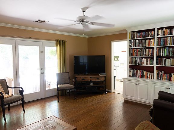 3rd image of 3346 Dresden Dr