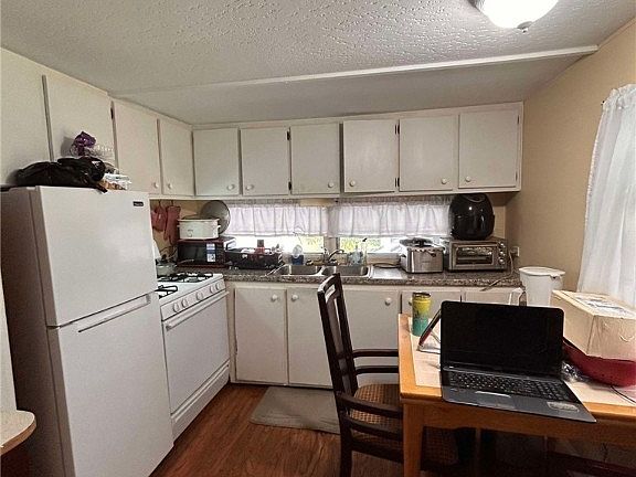 2nd image of 168 Lamplighter Ln