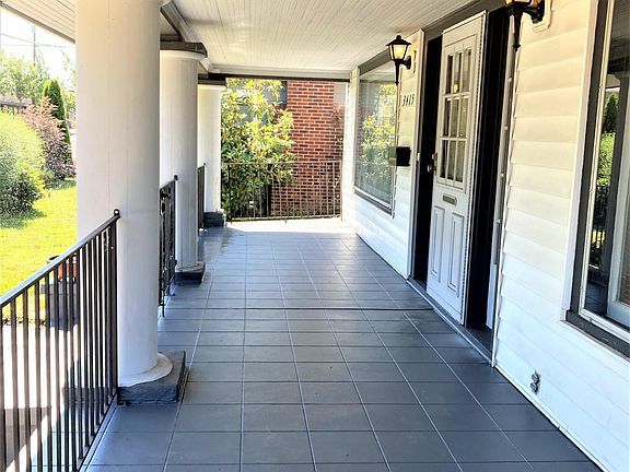 30+ FT OF COVERED FRONT PORCH