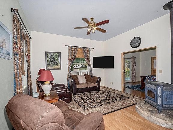 5th image of 1006 Ross St.