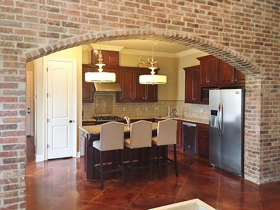 4th image of 318 Dunvegan Ct