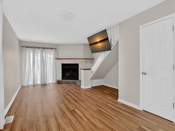 3rd image of 1939 Newland Ct