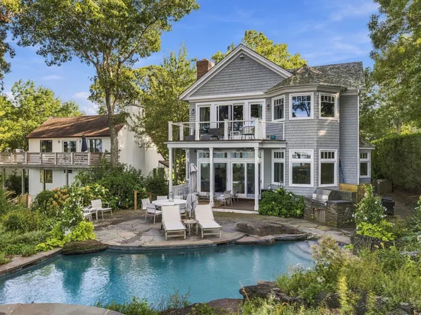 23 Harding Ter, Sag Harbor, NY 11963