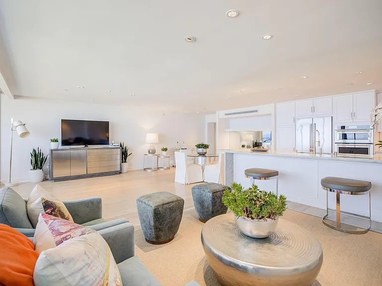 Model Unit floor plan D - 1,633 SF