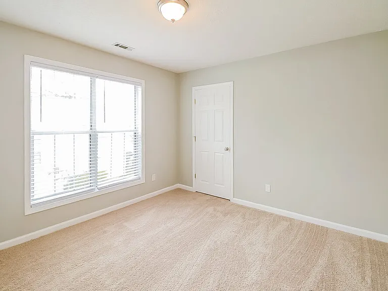 77 Harbour Town Cv — Photo 15