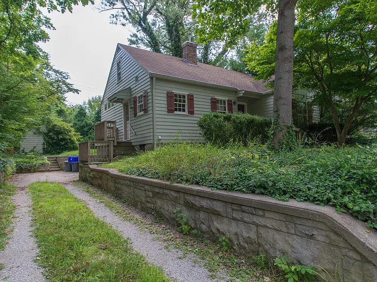 321 S Eastside Dr — Photo 30
