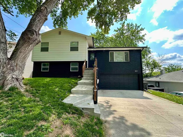 809 Knob Hill Dr, Des Moines, IA 50317
