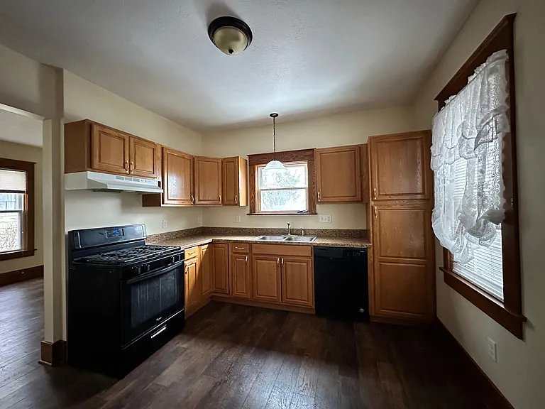 2619 Raspberry St — Photo 2