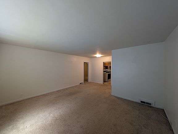 3rd image of 211 Garden Ln #B