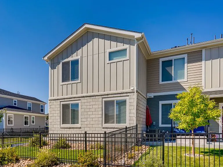 760 Stonebridge Dr — Photo 2