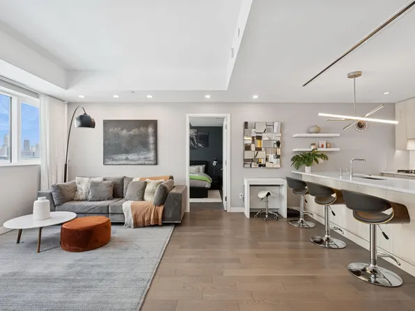 800 Avenue At Port Imperial image 12 of 33