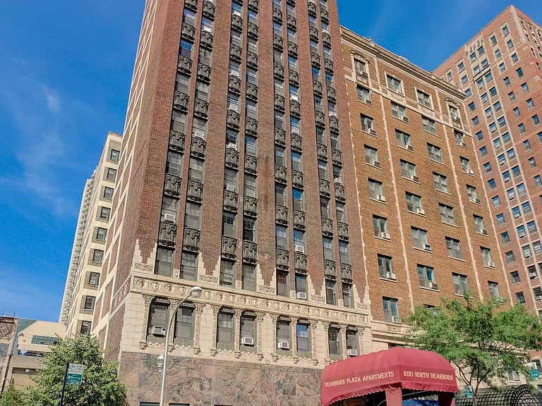 Dearborn Plaza — Photo 19