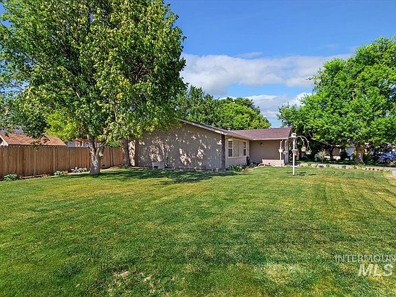 3rd image of 1009 Parkway Dr
