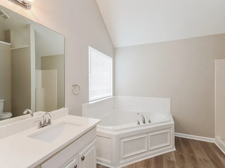 95 Hazelhurst Dr — Photo 12