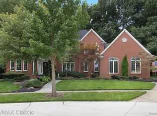 23856 Wintergreen Cir, Novi, MI 48374