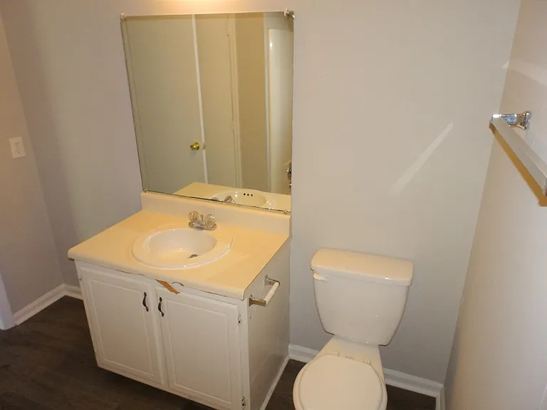 13-15 Oakmount Dr — Photo 11