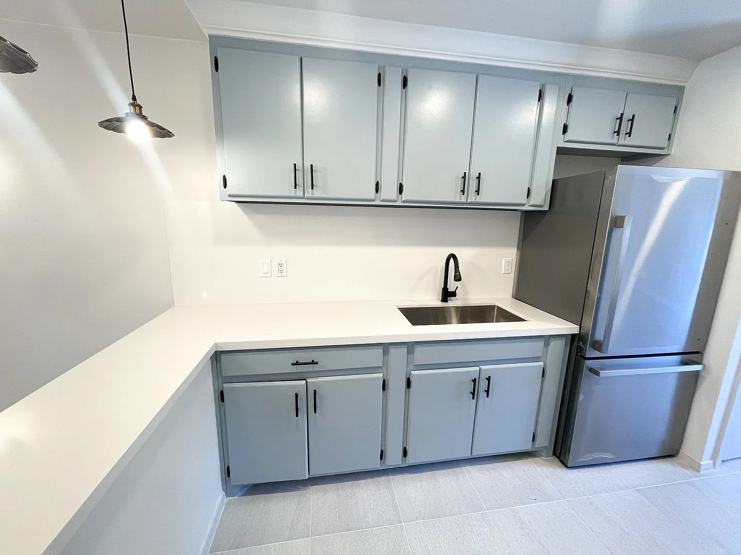 Centrally Located Apartment with Pool!! — Photo 4