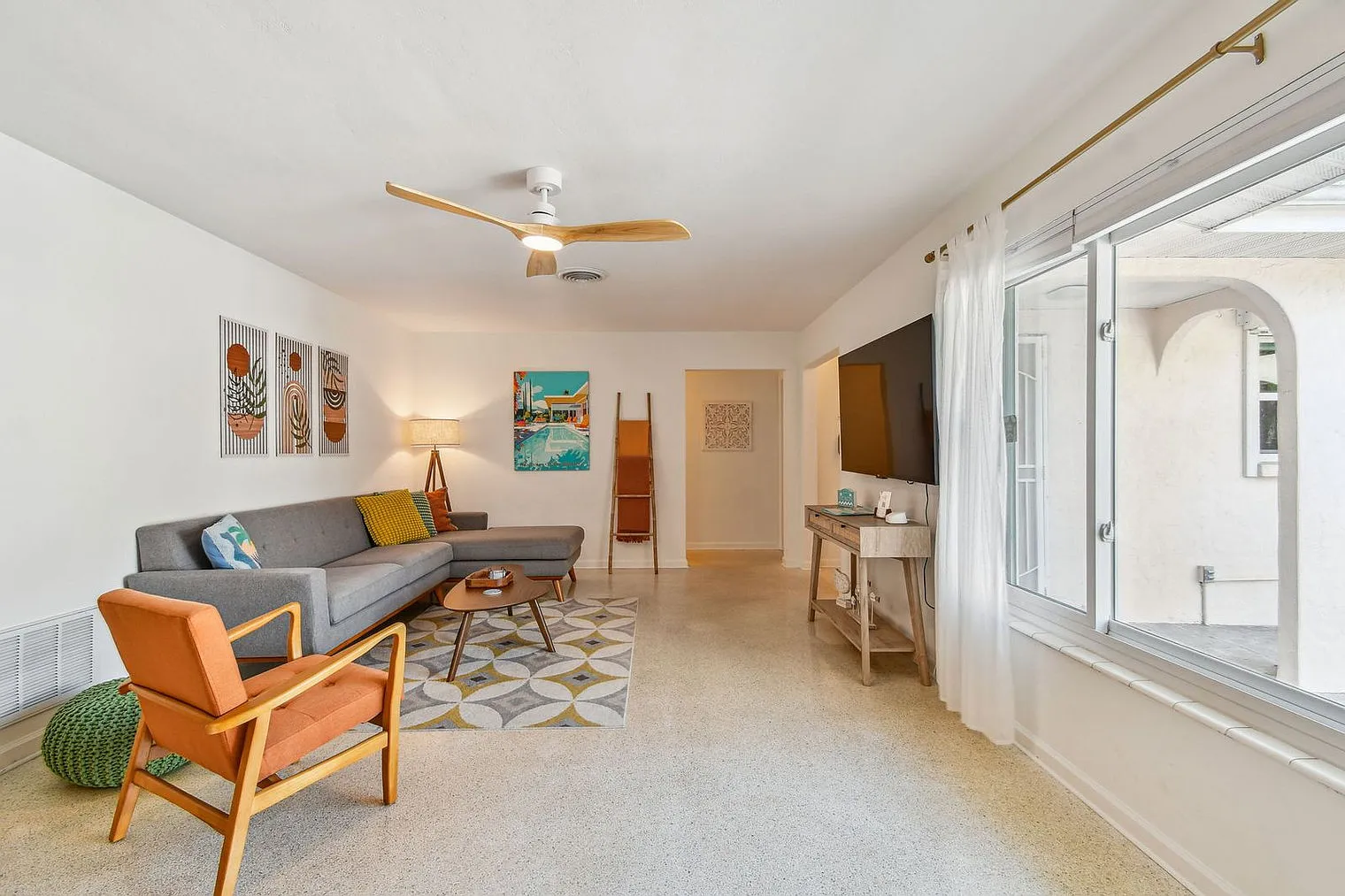 3 bed, 3.0 bath, 1679 sqft, $3,507 — Photo 2