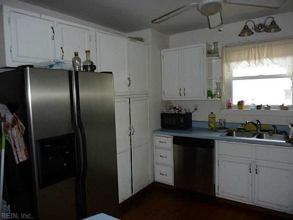 3rd image of 813 Gay Ave