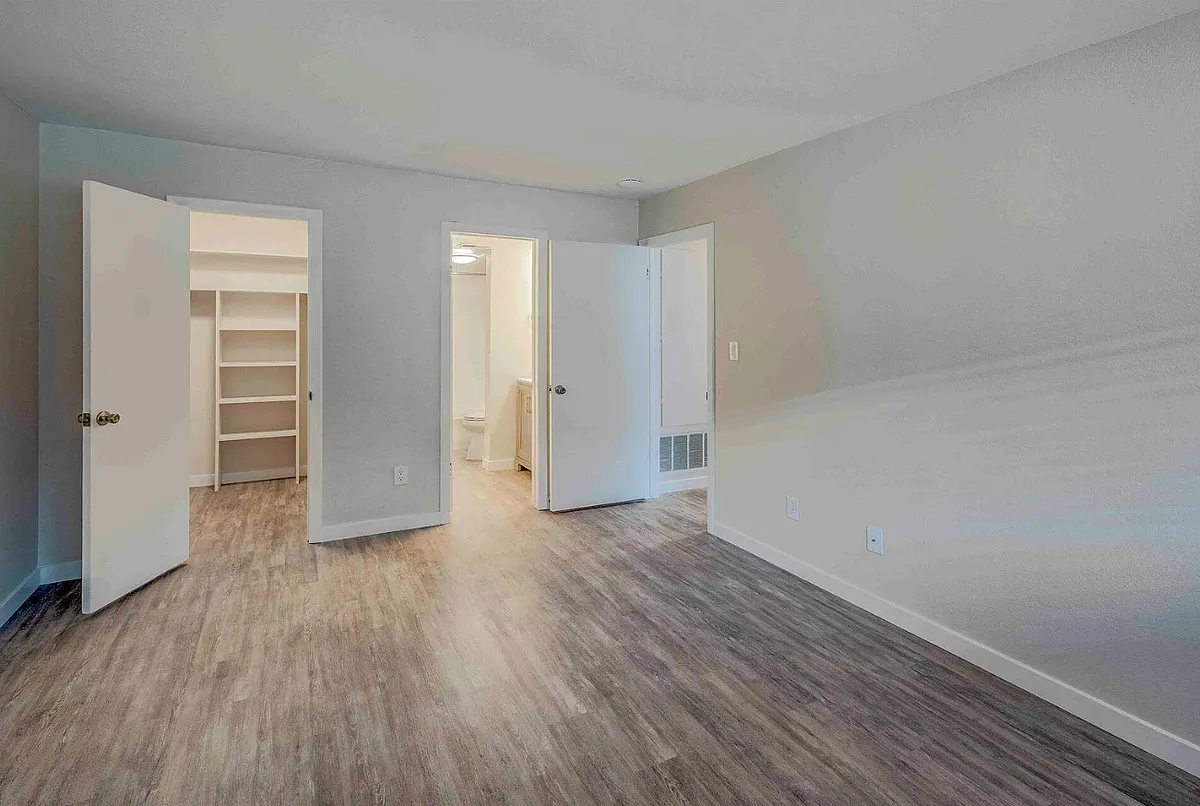 Building Photo - 500 Manhattan Dr #B1