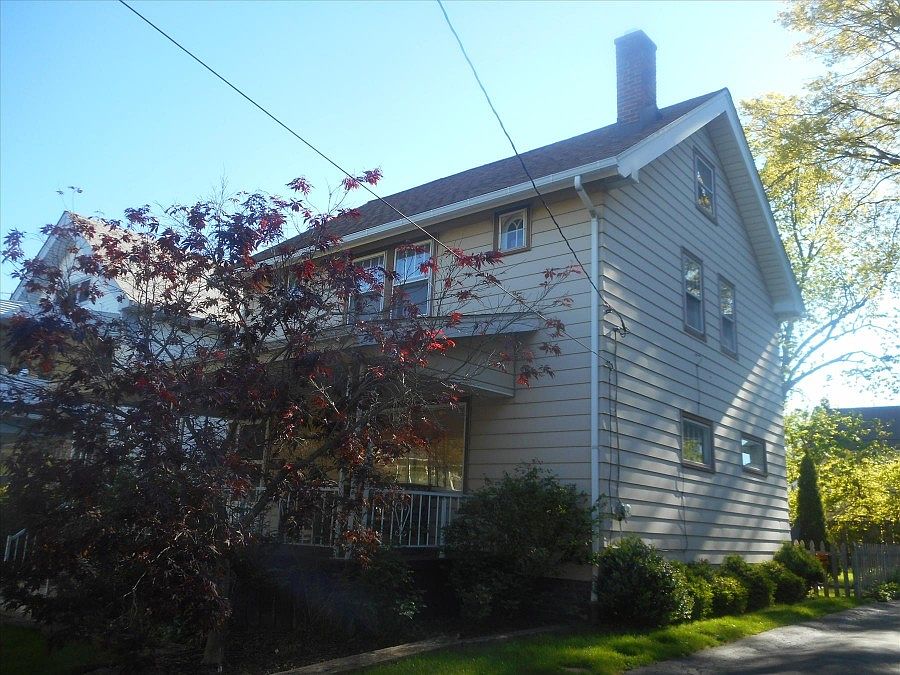2nd image of 1517 Larchmont Ave