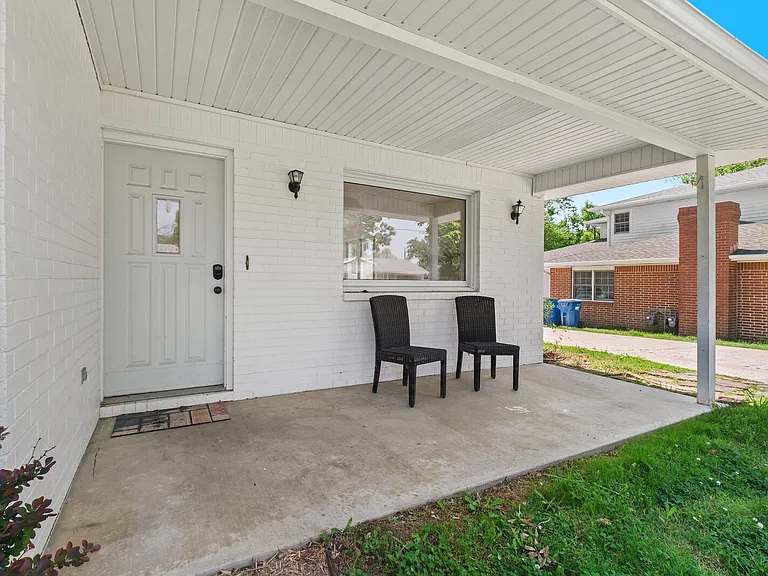 1604 Oakwood Ave #1 — Photo 2