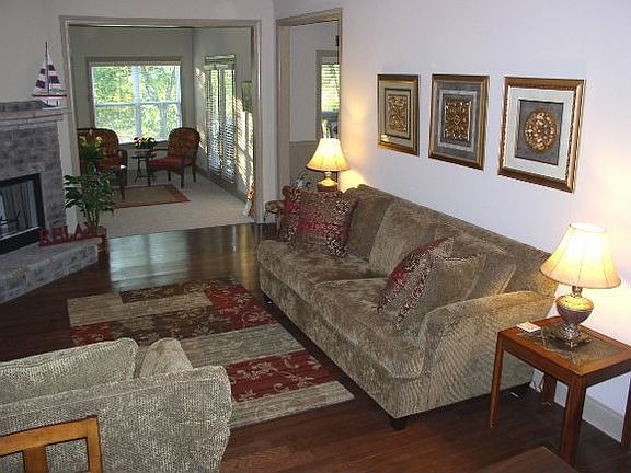 nice liv.room w/flat screen