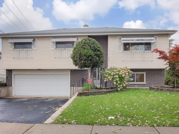 66 S Evergreen Ave, Addison, IL 60101