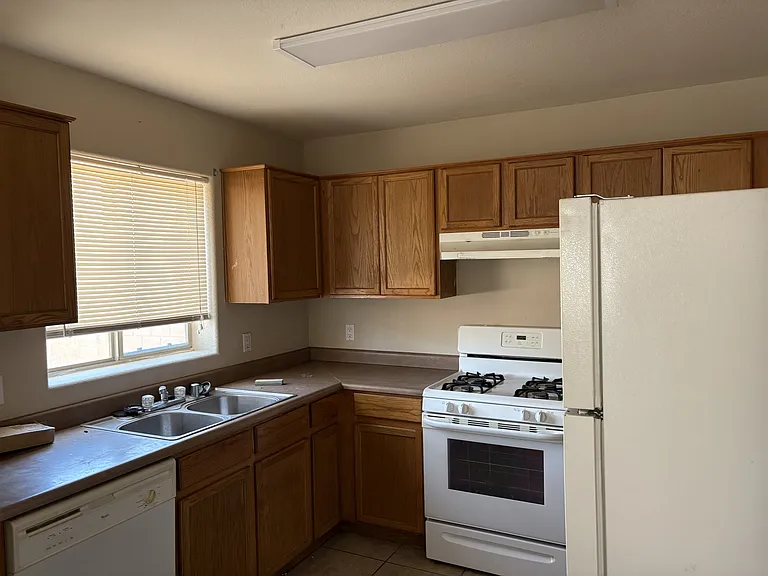 6010 W Jones Ave — Photo 4