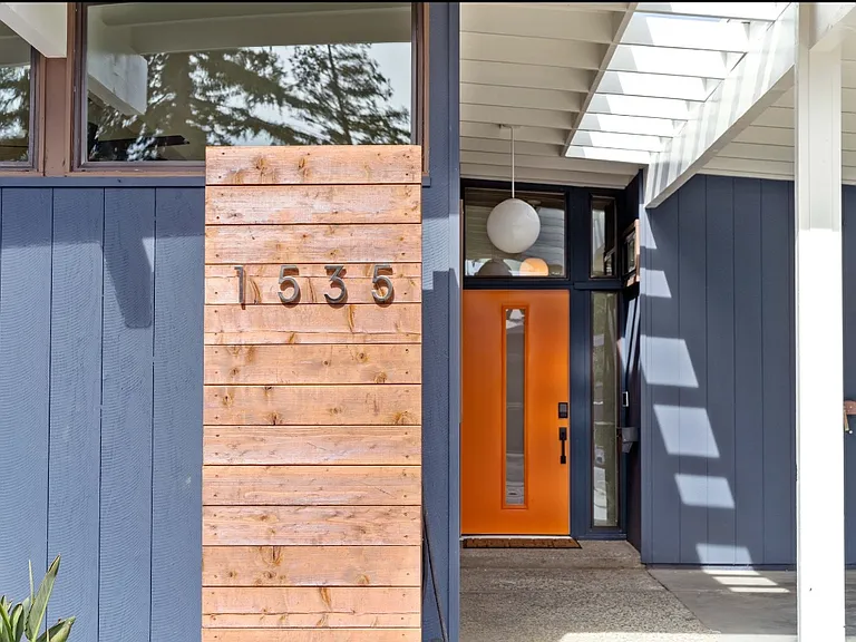 1535 Notre Dame Dr — Photo 1