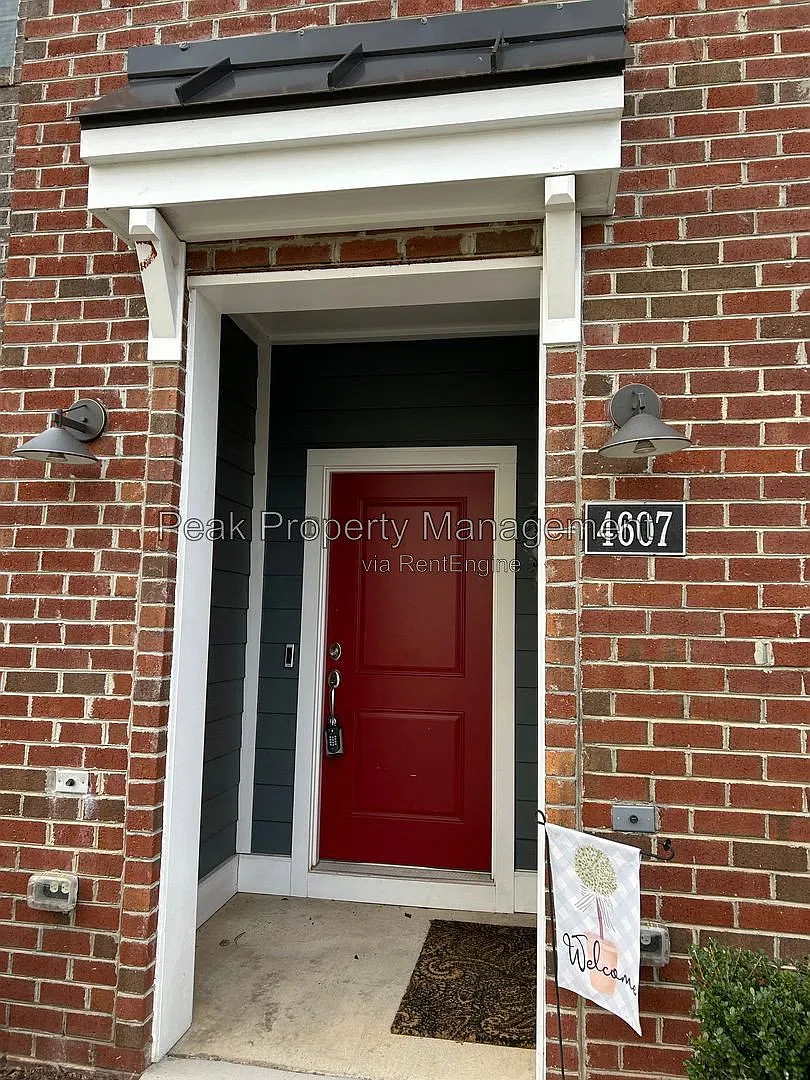 3 bed, 2.5 bath, 2452 sqft, $2,550 — Photo 4