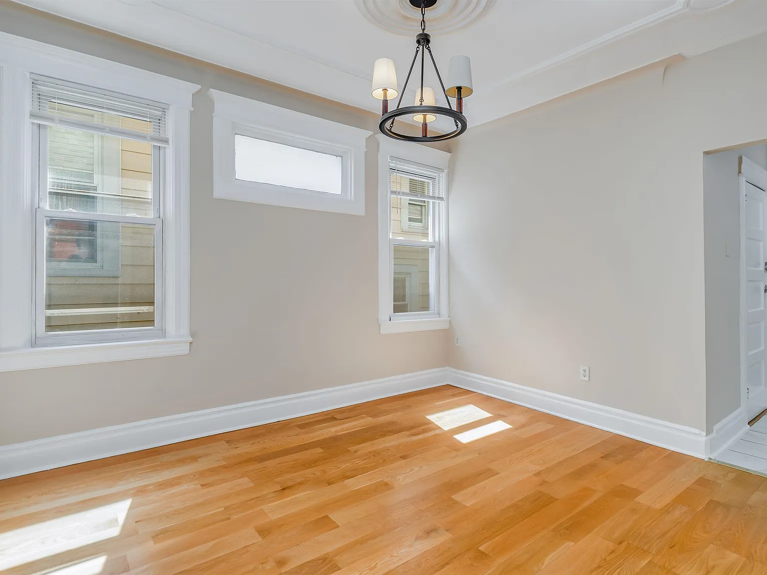 4 bed, 1.0 bath, $2,650 — Photo 2