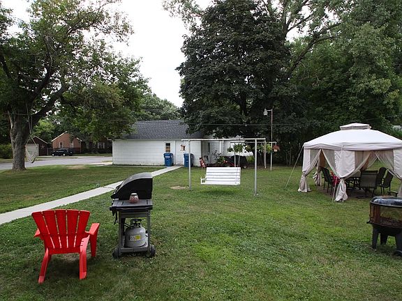 4th image of 720 4th Ave N