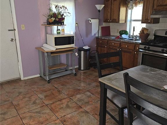 2nd image of 7908 Tree Hill Rd