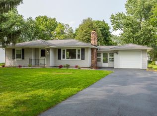 220 Meadowdale Dr, Rochester, NY 14624