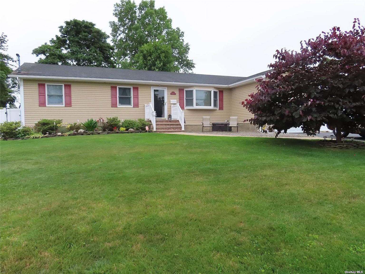 1017 11th Street, West Babylon, NY 11704 Zillow
