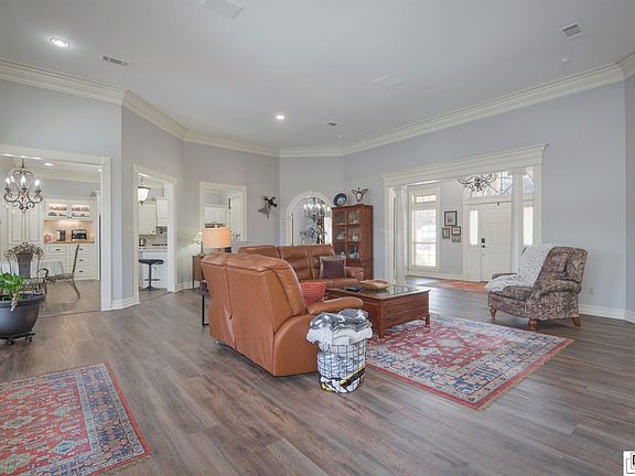 5th image of 217 Winterpark Dr