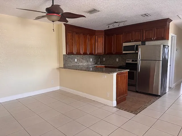 Beach Villas of Deerfield — Photo 8