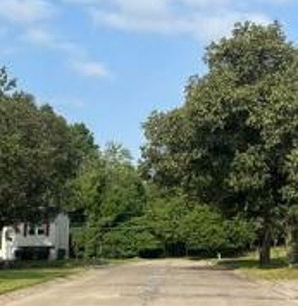 Exterior Neighborhood (street photo)