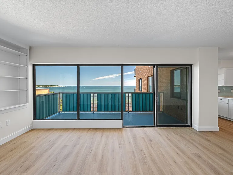 300 Lynn Shore Dr #911 — Photo 7
