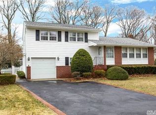 6 Calico Tree Rd, Smithtown, NY 11788