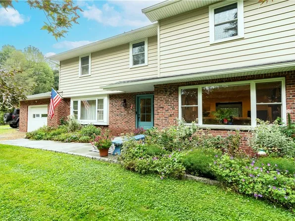 12 Mcdonnells Lane, Hopewell Junction, NY 12533