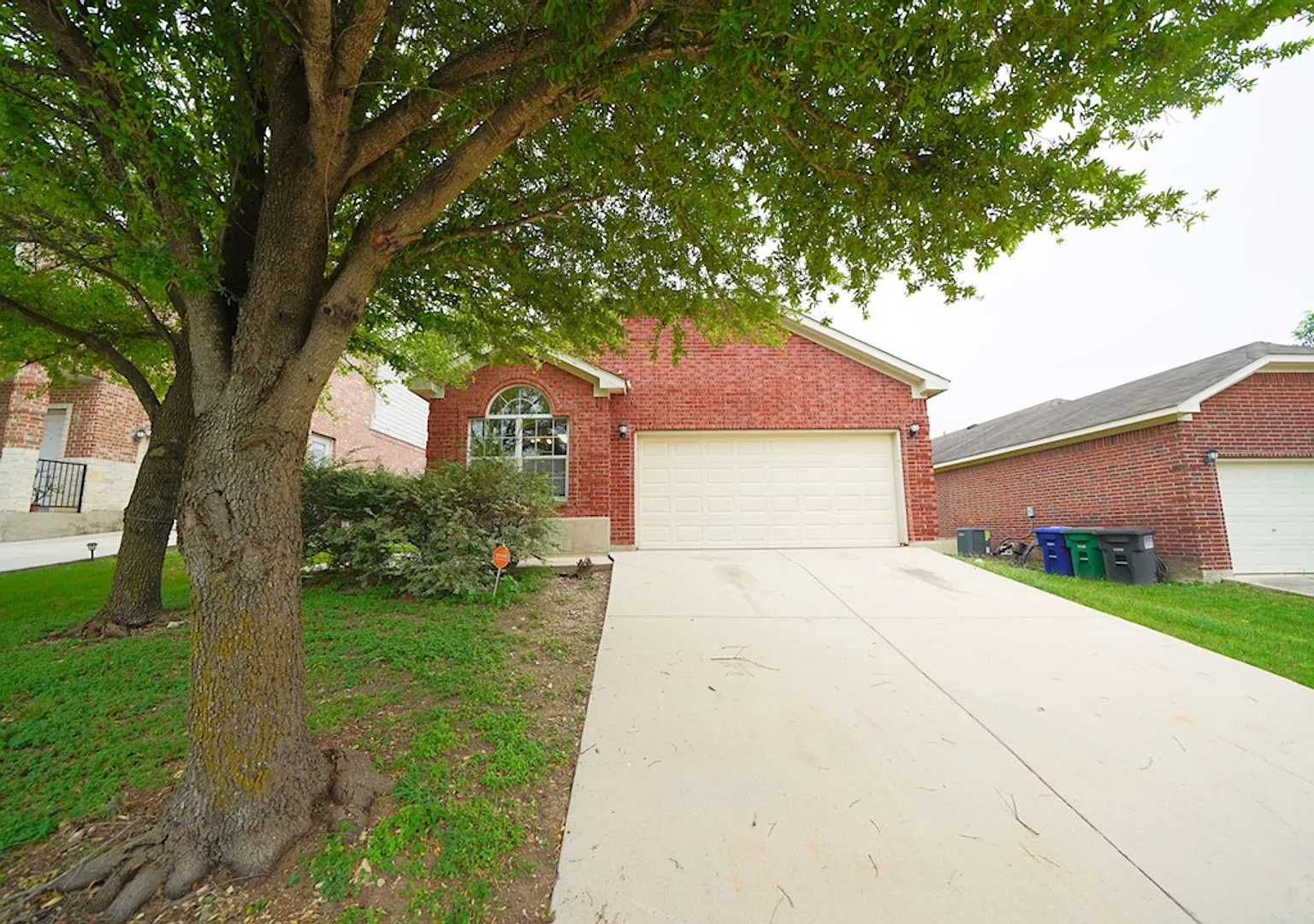 Great Home Now Available on the NorthEast Side of San Antonio. Realtor Commission: $500 — Photo 2