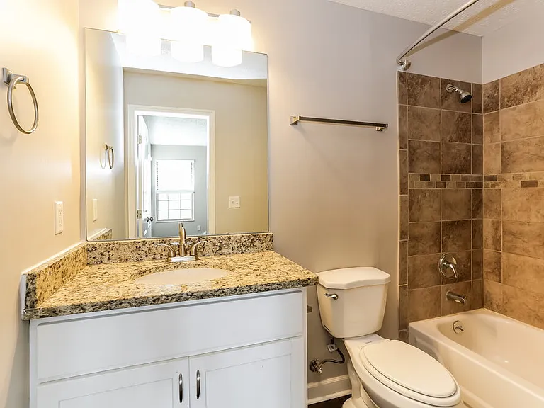 561 Quail Hollow Dr S — Photo 12