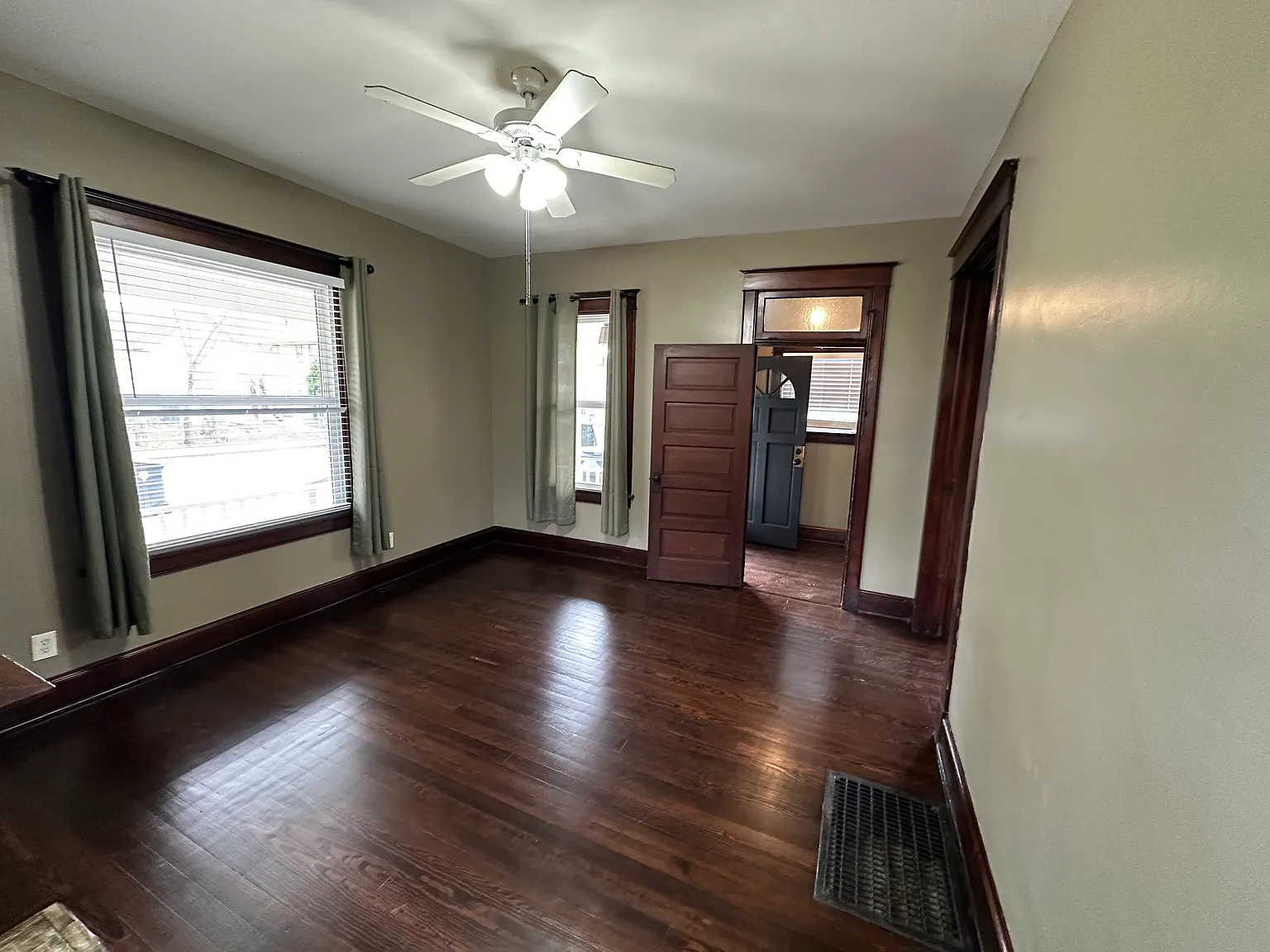 3224 Holmes St — Photo 4