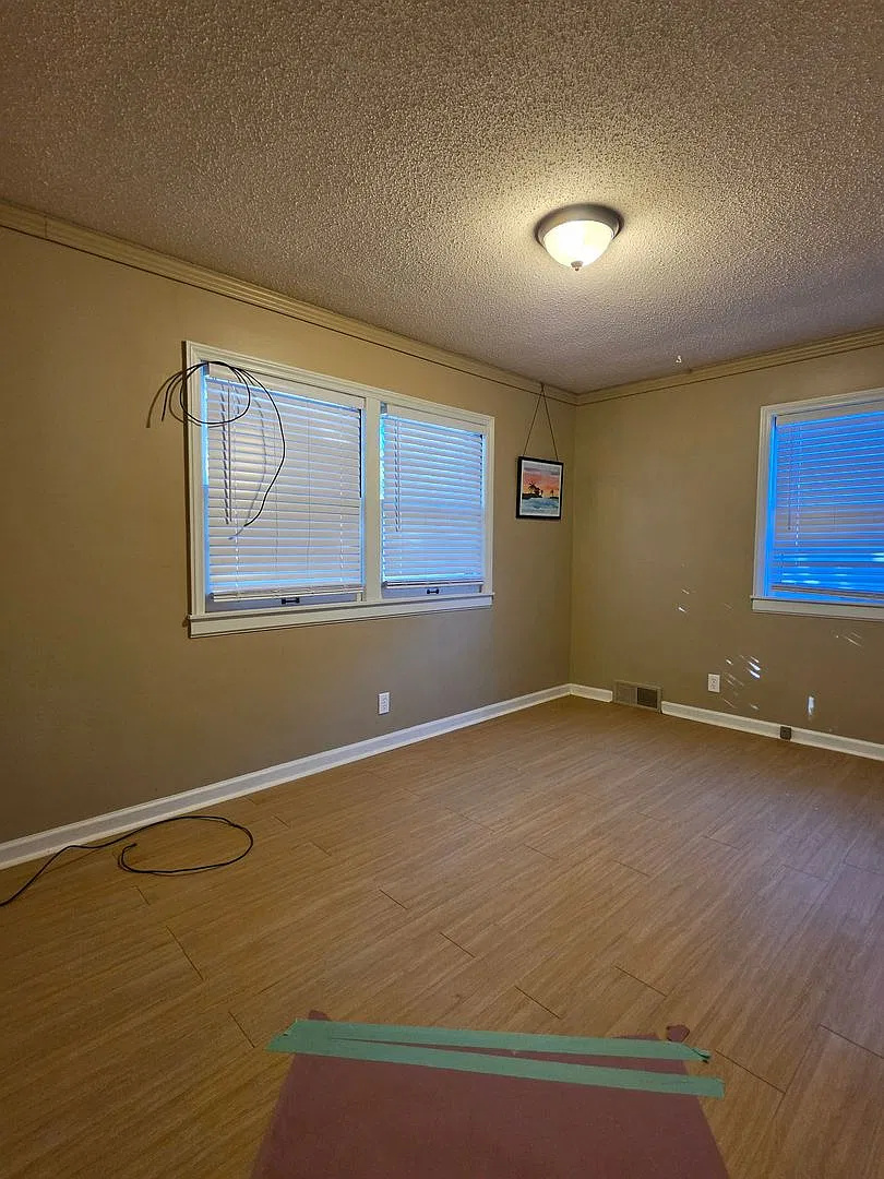Newly Renovated in Quiet Neighborhood — Photo 4